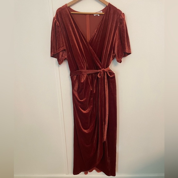 Ivy City Co Orange Velvet Midi Wrap Dress  with Flutter Sleeves Size 2x - Picture 2 of 6
